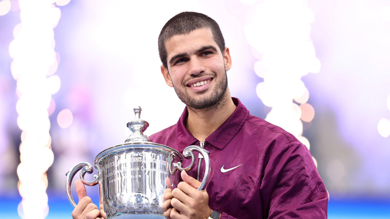 Karlos Alkaraz je pobedio na US Openu, Alkaraz sa trofejem US Opena 